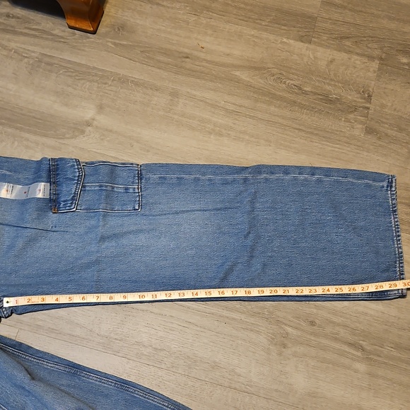 Old Navy Sky-Hi Wide Leg Cargo Denim 8 - Picture 5 of 5